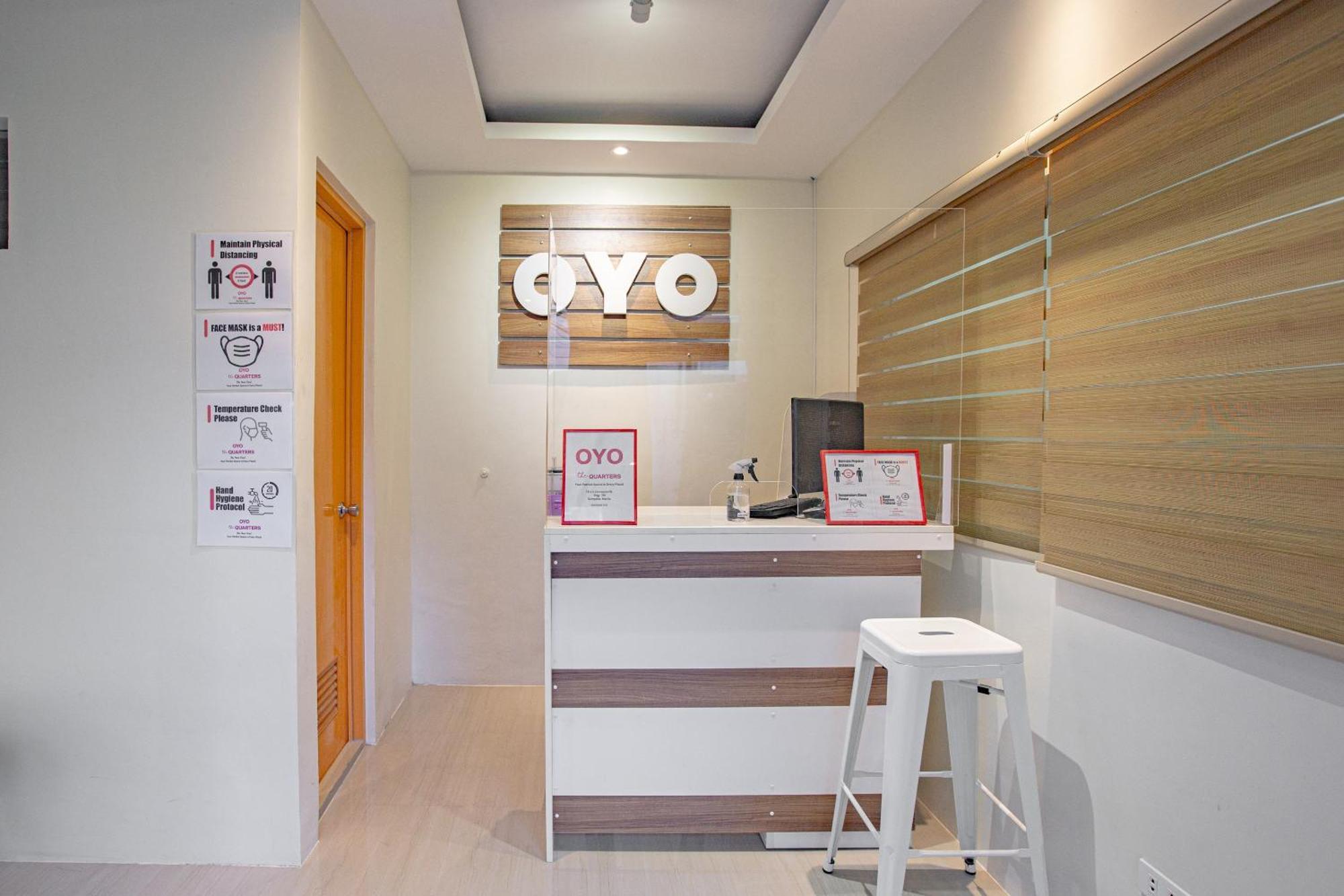 Oyo 605 The Quarters Hotel Manila Bagian luar foto
