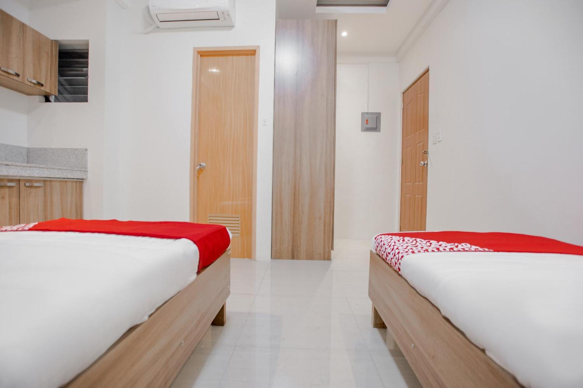 Oyo 605 The Quarters Hotel Manila Bagian luar foto