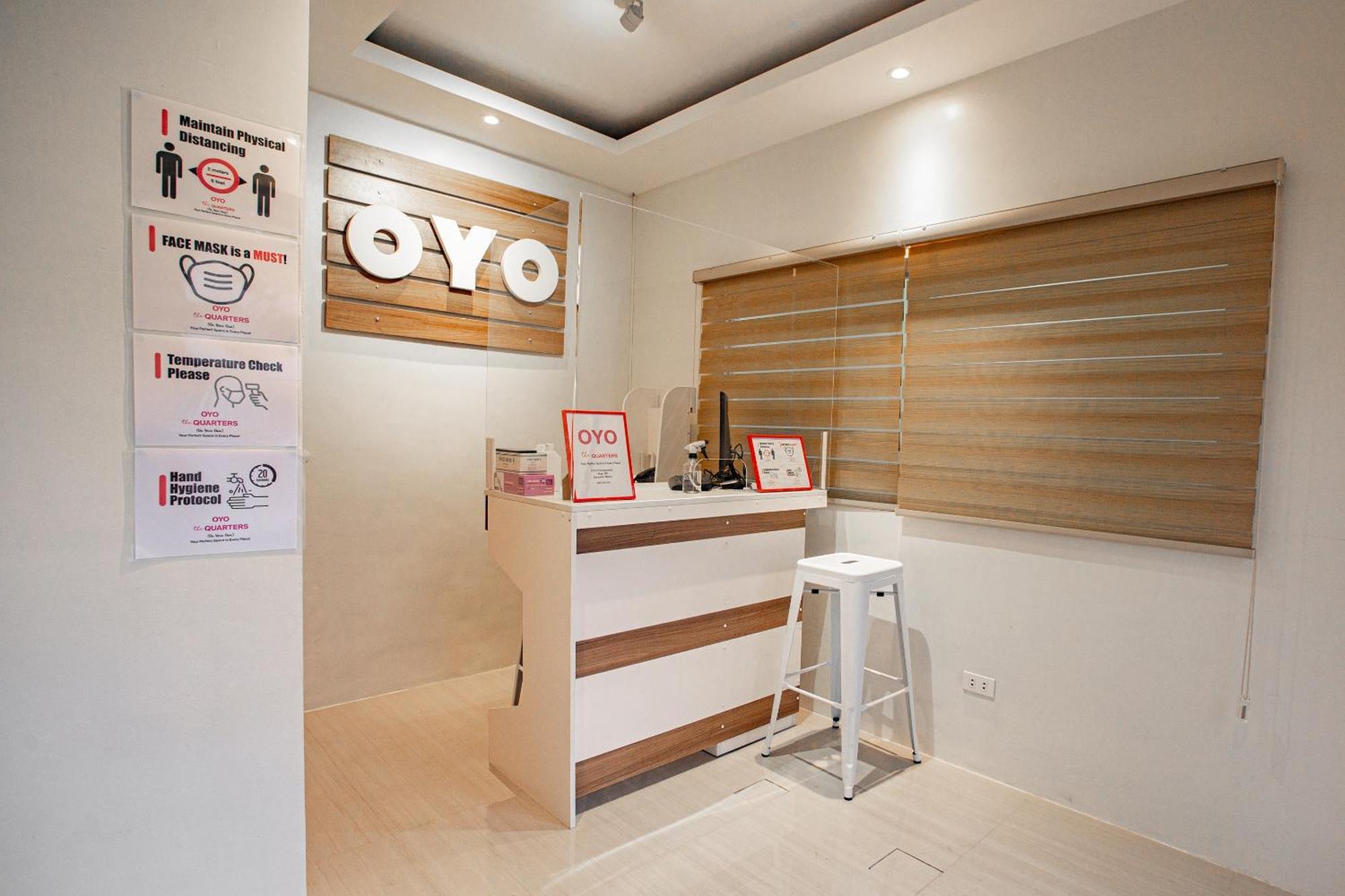 Oyo 605 The Quarters Hotel Manila Bagian luar foto