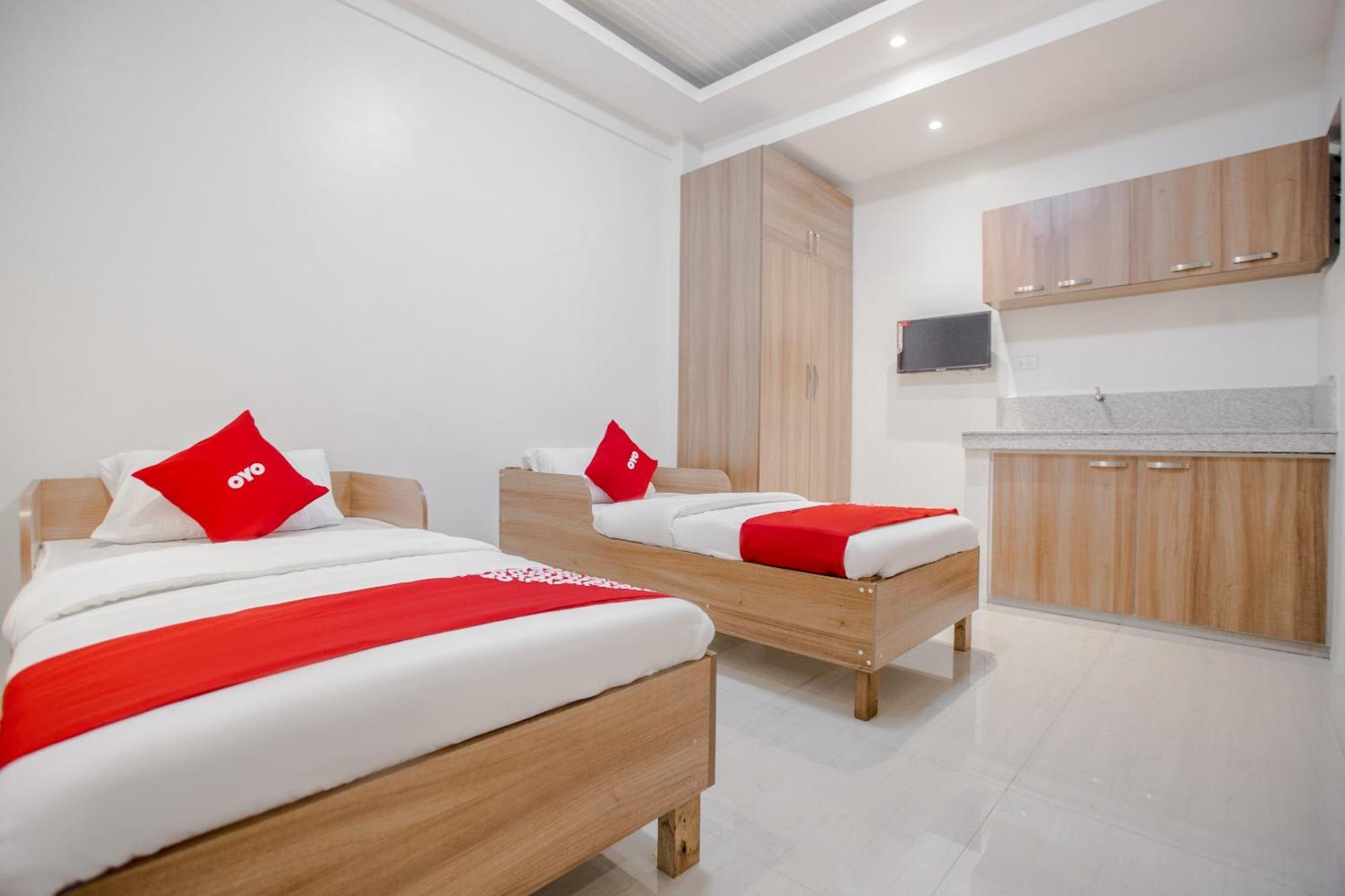 Oyo 605 The Quarters Hotel Manila Bagian luar foto