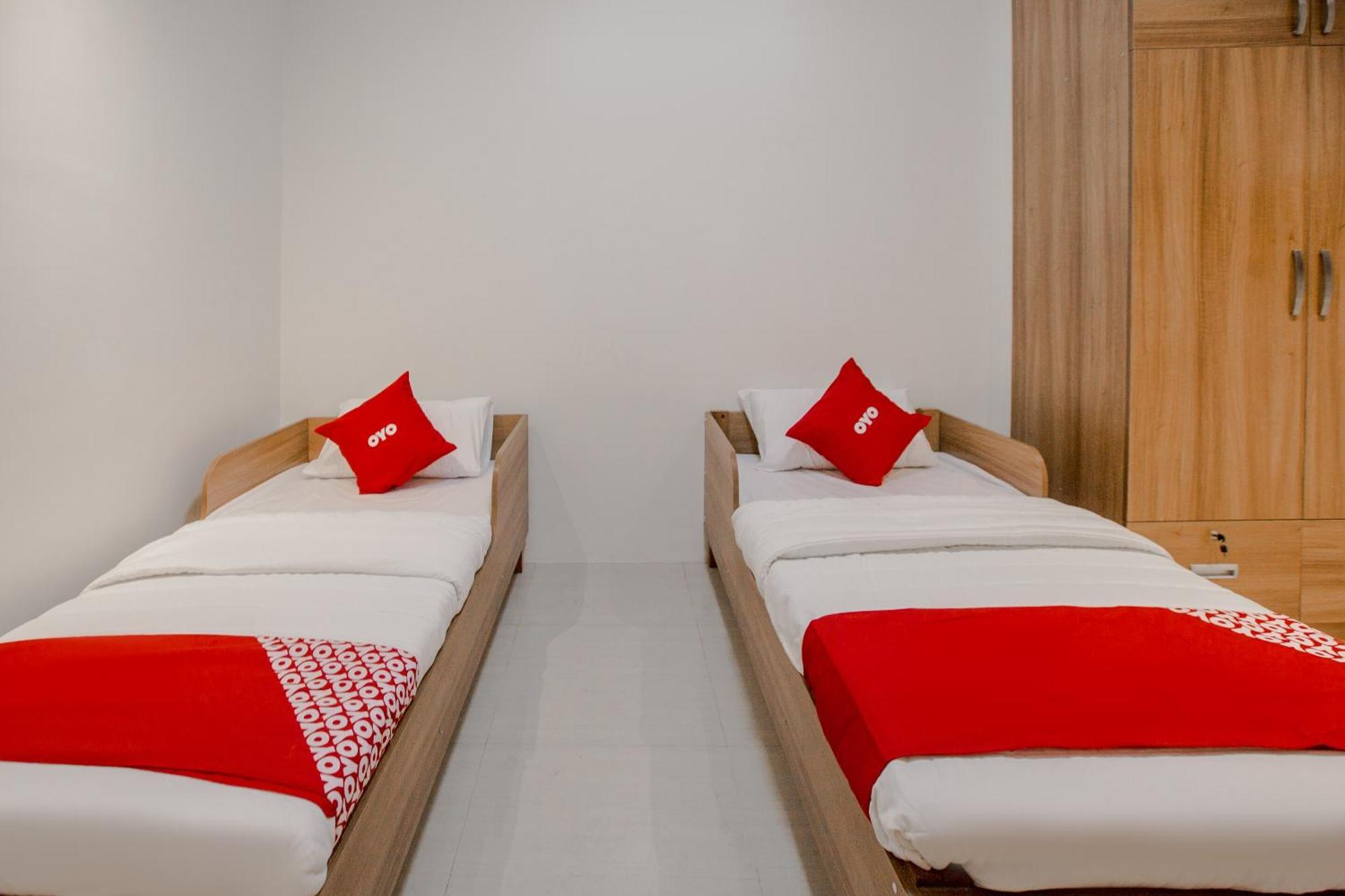 Oyo 605 The Quarters Hotel Manila Bagian luar foto